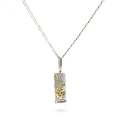 Collier de mémoire avec pendentif cylindrique texturé, bijou de Wim Meeussen
