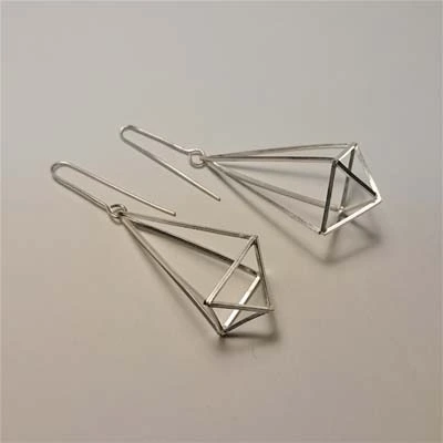 Boucle oreille en forme géométrique de fin fil de fer
