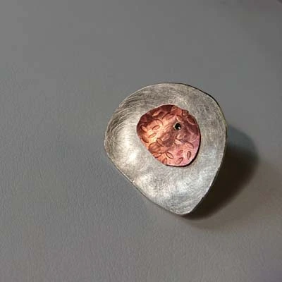 Bague poissonnée et texturé bicolore métal cuivre