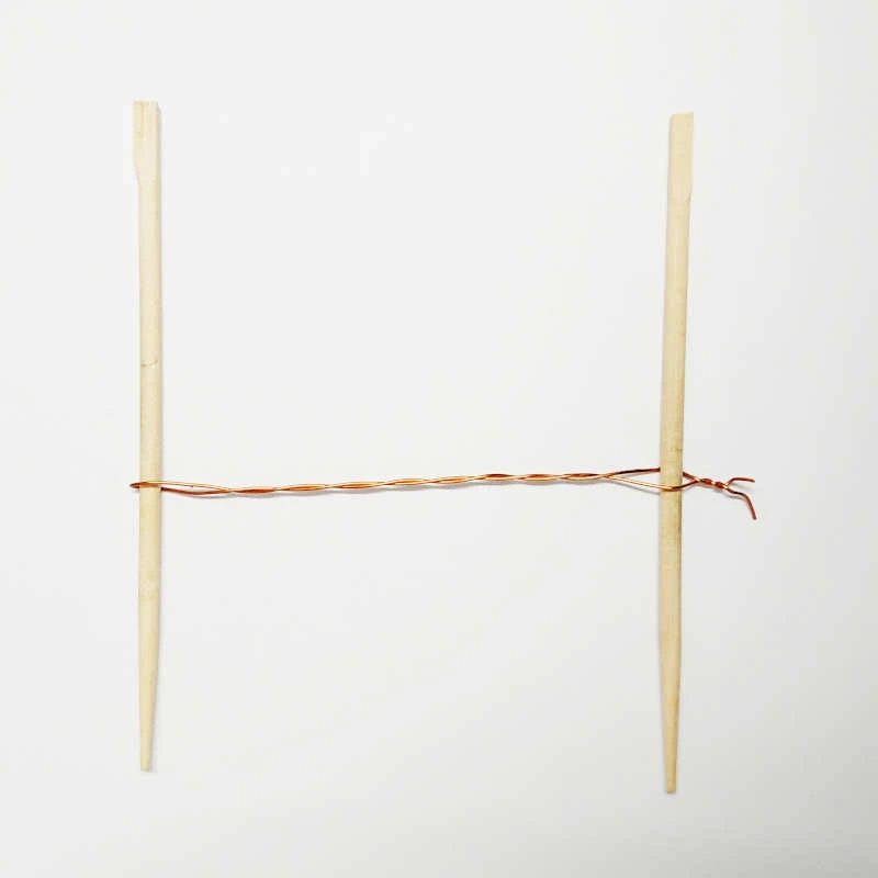 Baguette maintenant du fil de fer tendu