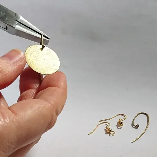 creer-attaches-boucles-oreilles3-600x600.webp